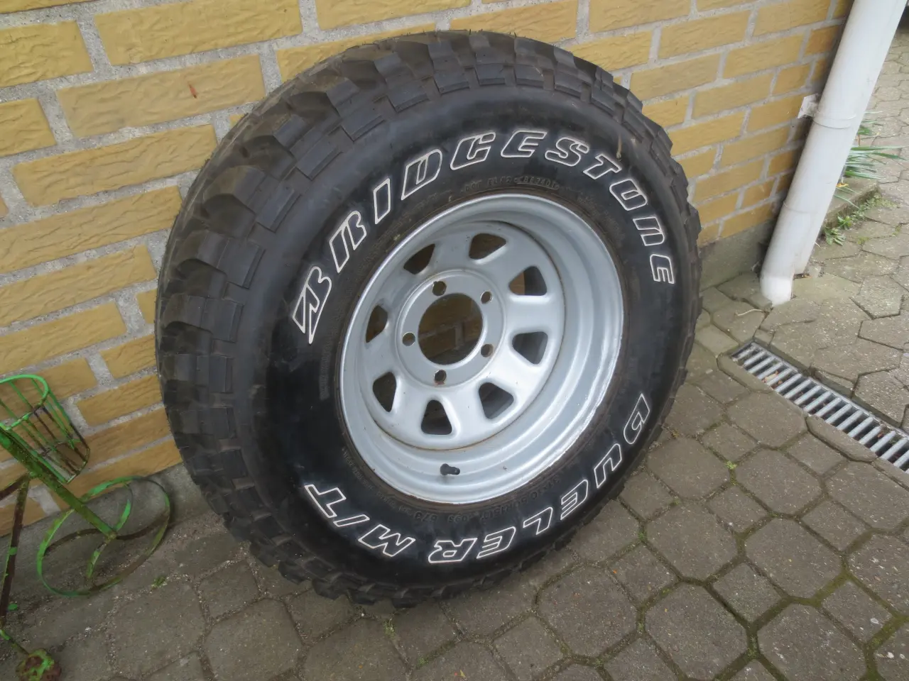 Billede 1 - 1 stk Brigdestone 31_10,50-R15