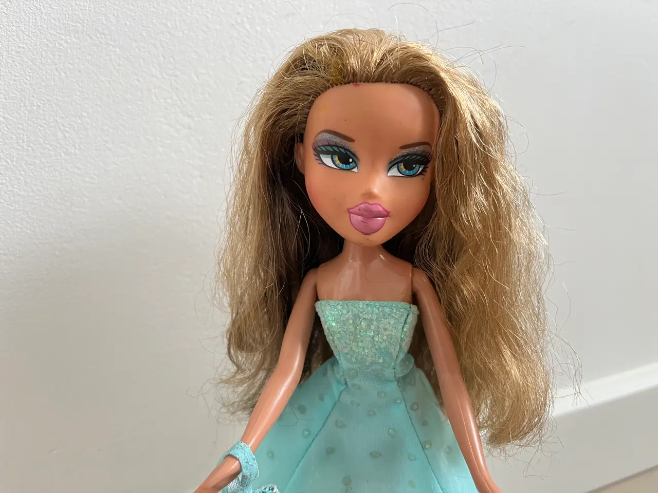 Billede 7 - Bratz Hollywood Style Yasmin med original kjole og