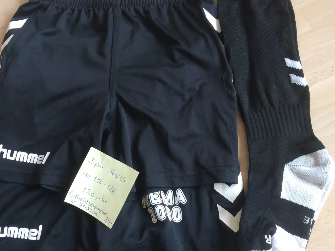 Billede 1 - Shorts og fodboldstrømper