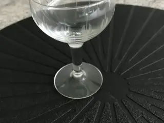 9 likørglas fra Kirsten Piil