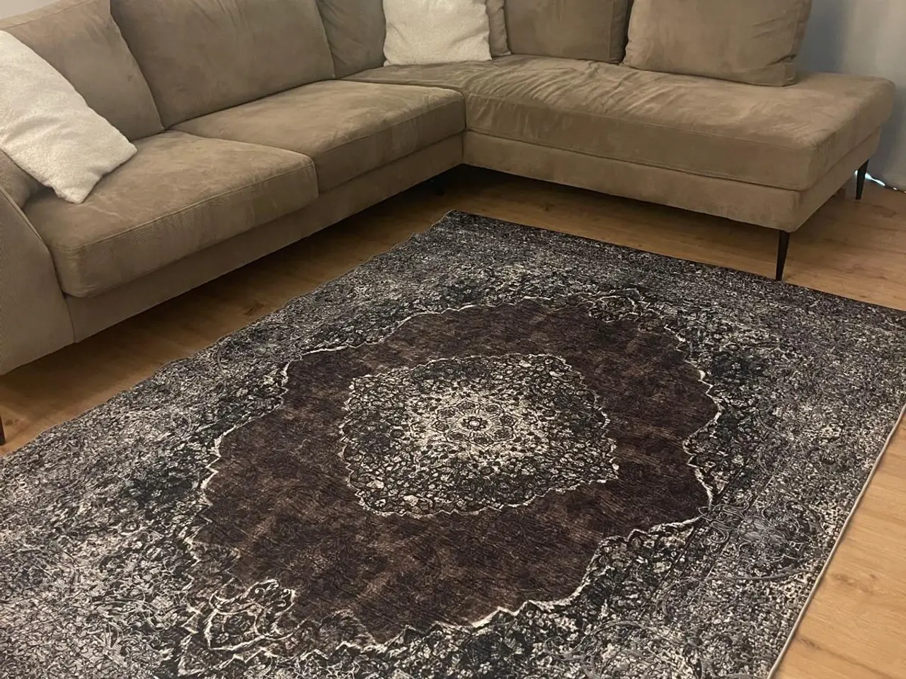 Billede 1 - Flot tæppe 160x230 - ubrugt