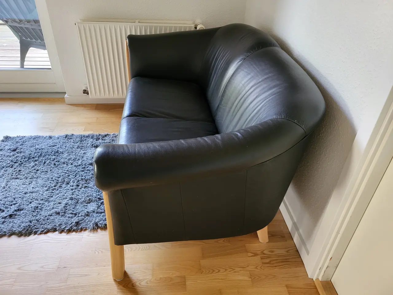 Billede 2 - Pæn sort lædersofa, 