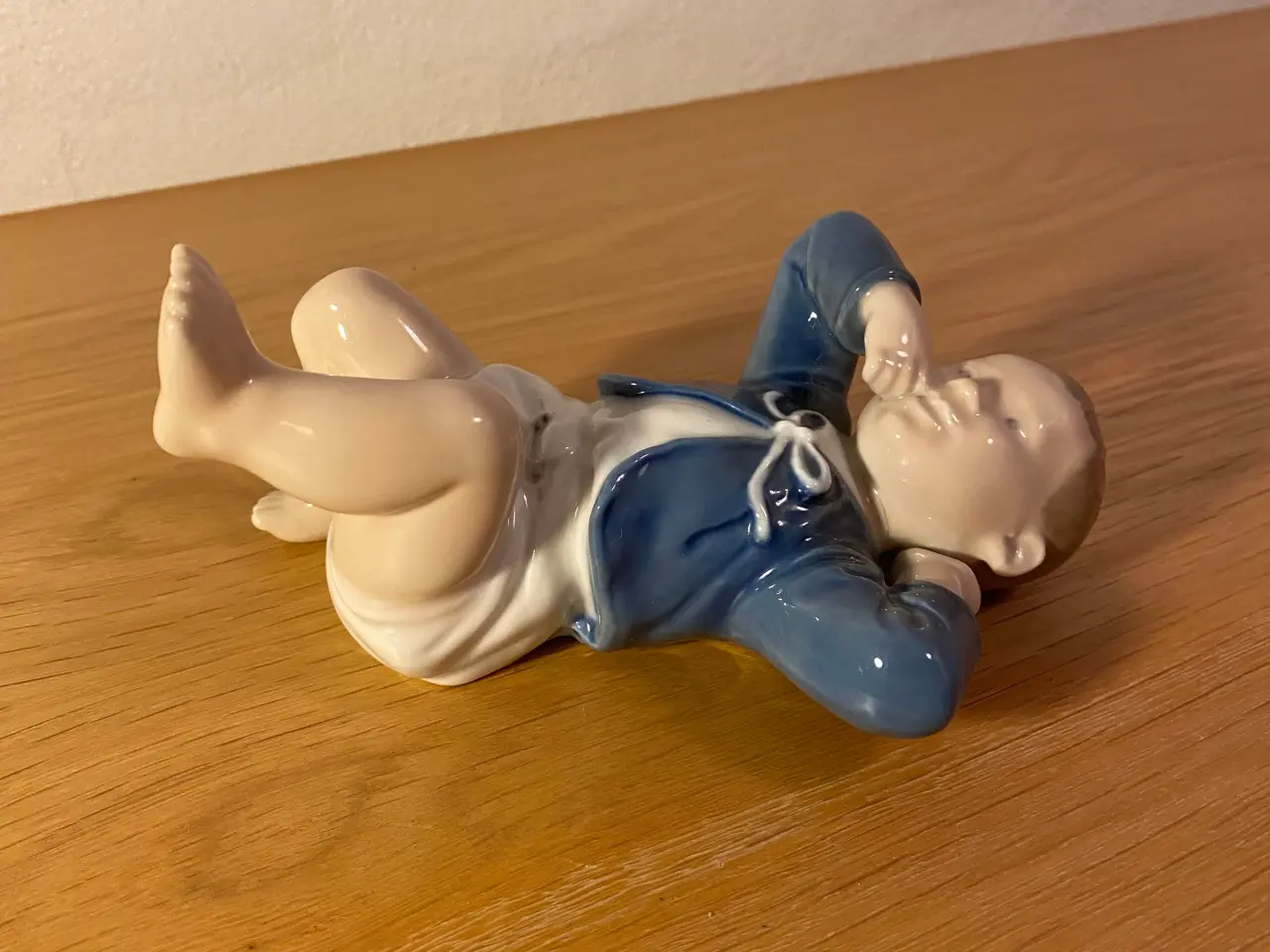 Billede 1 - Royal Copenhagen baby som ligger på ryggen 4669