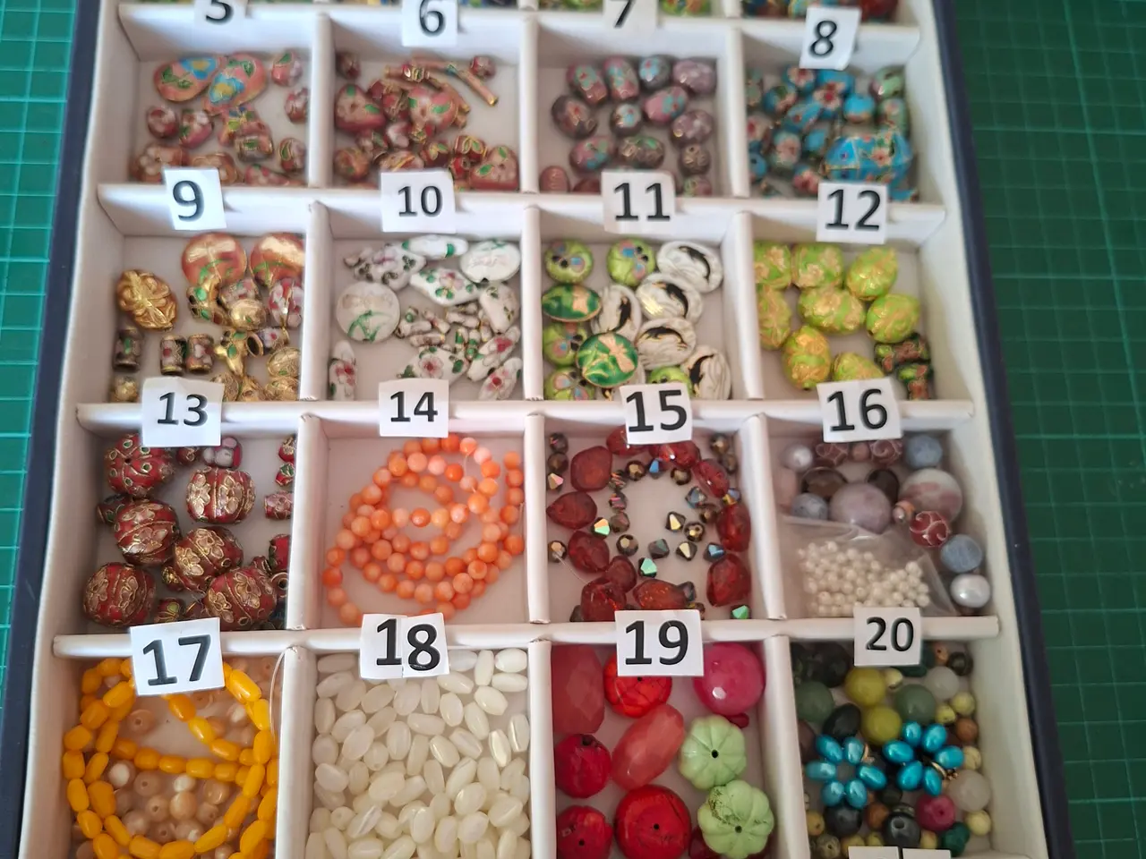 Billede 3 - Diverse Cloisonné perler+ andre perler sælges