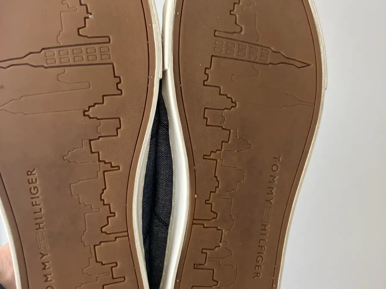 Billede 4 - Nye Tommy Hilfiger sneakers str 44 nypris 1000kr