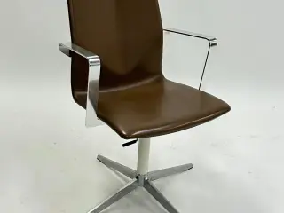 Four Design 4-Cast XL Stol – Mørkebrun med Krom Stel m. Armlæn