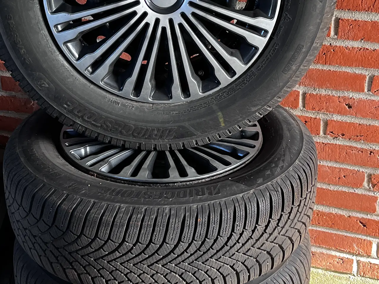 Billede 2 - 4 næsten nye vinterdæk 16".