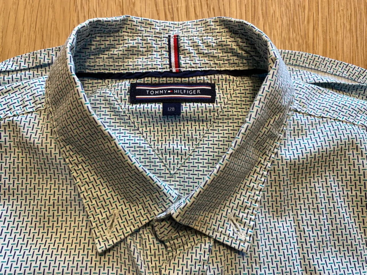 Billede 2 - Tommy Hilfiger skjorte, Nameit mm.