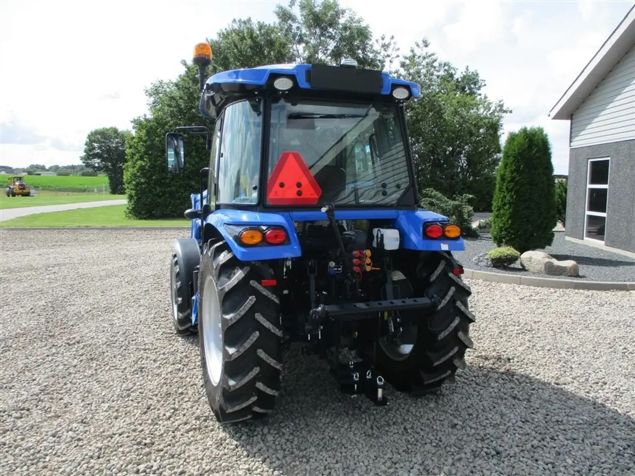 Billede 8 - Solis 50 Fabriksny traktor med 2 års garanti, lukket kabine med klima anlæg, og fuldhydraulisk frontlæsser på