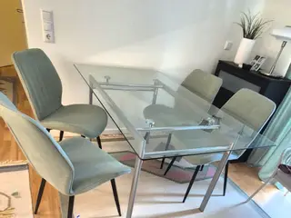 Spisebord med 4 stole