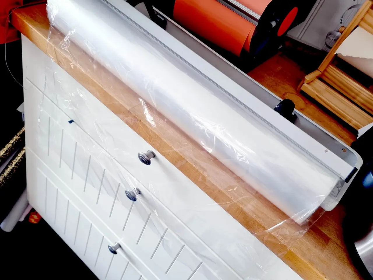 Billede 1 - stor cellofan holder inkl rulle. 60 cm bred
