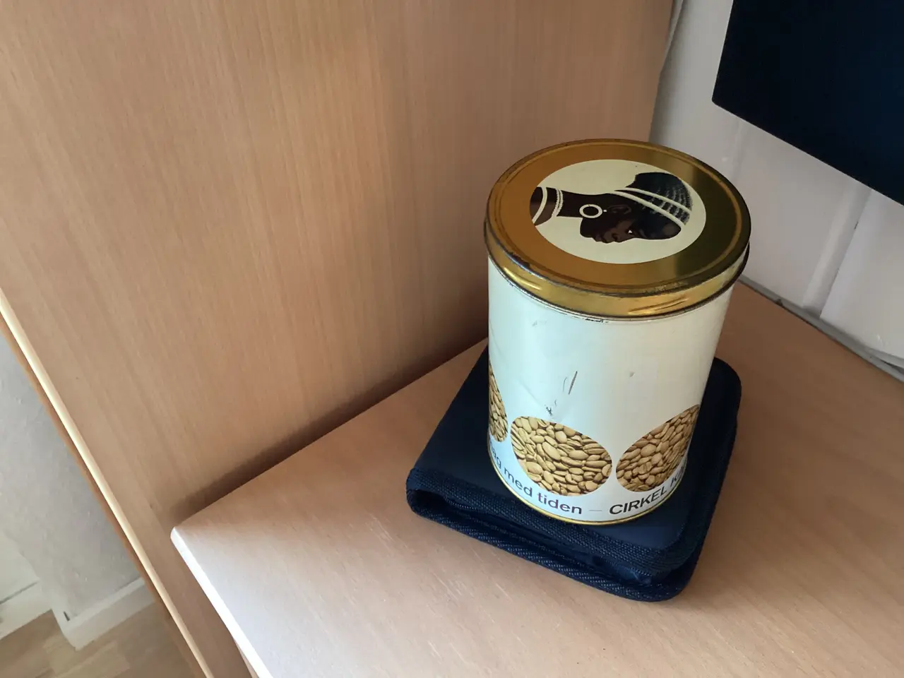 Billede 2 - Gl. cirkel kaffedåse 