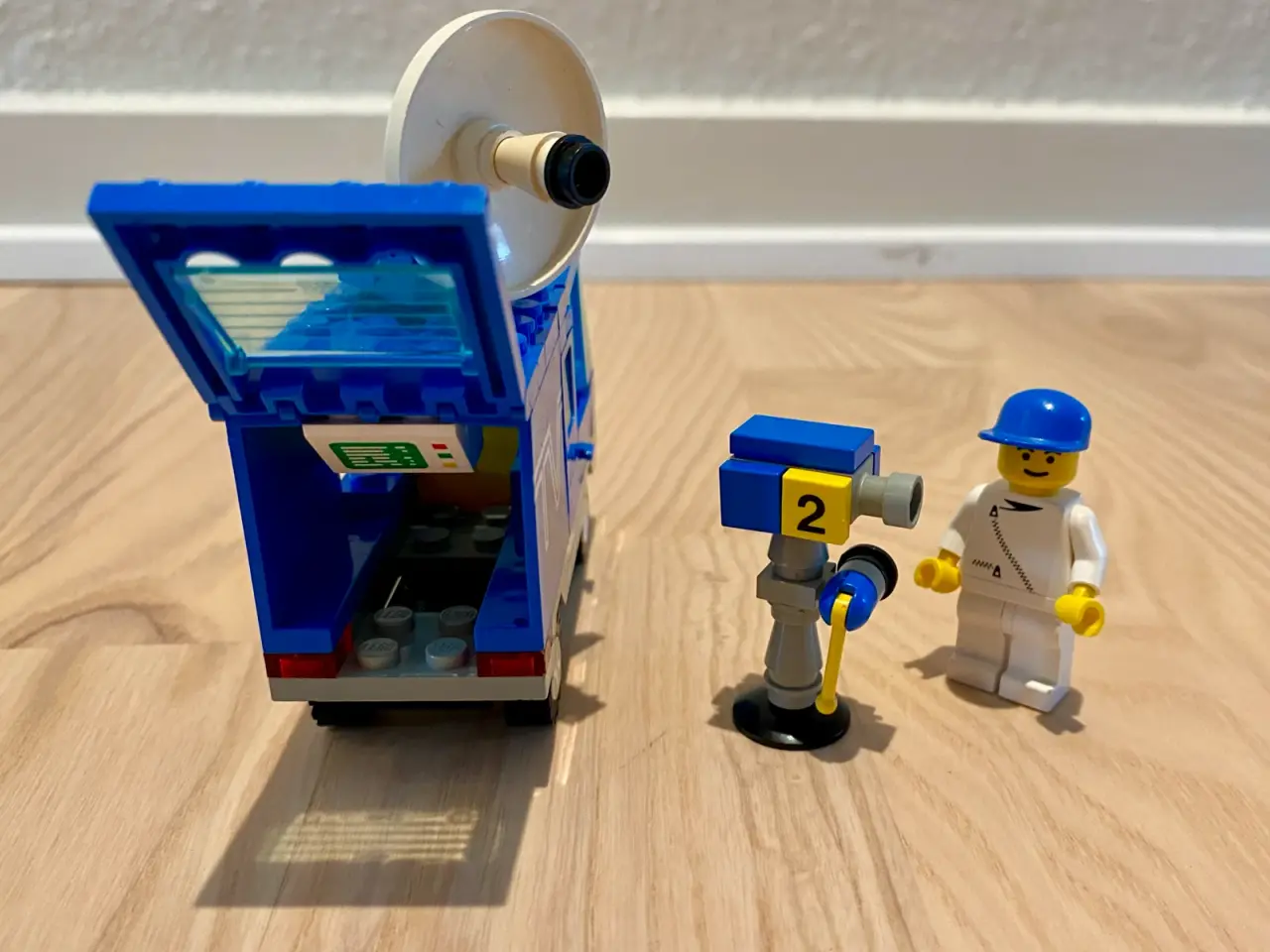 Billede 4 - Lego Town TV-vogn, 6661, fra 1989