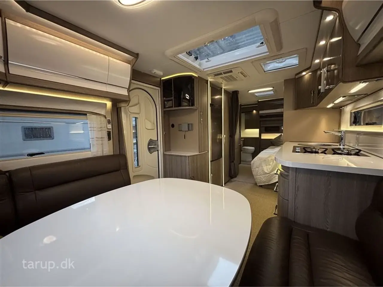 Billede 18 - 2017 - Kabe Imperial 740 TDL-U Isabella Commodore North inkl CarbonX stel, Thule fast monteret markise, Truma mover x4 motor, Dometic Aircon, Centralstøvsuger, Alde Centralvarme