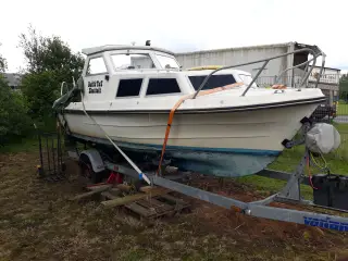 Norsk Motorbåd, trænger til lidt knofedt. m. trail