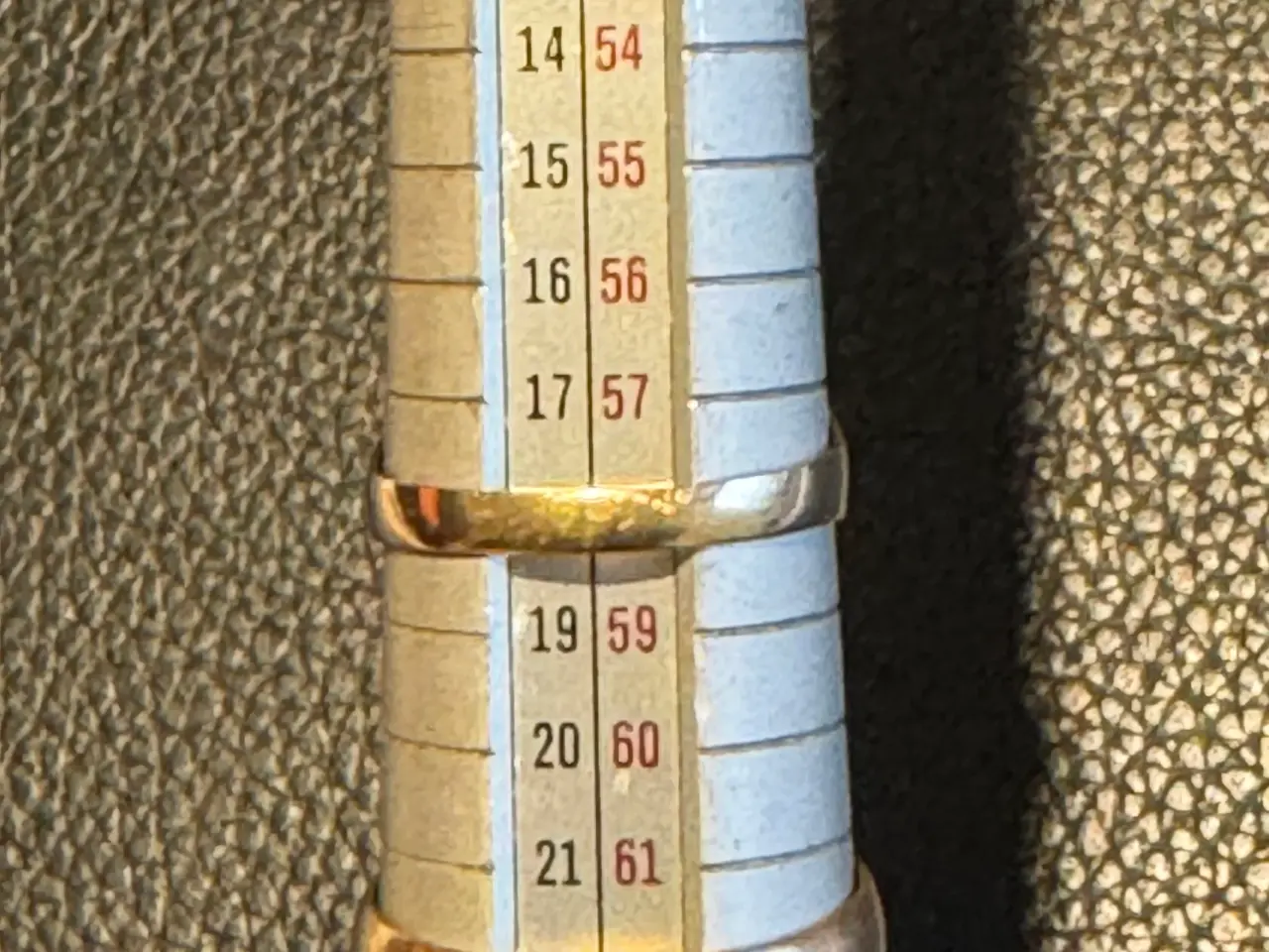 Billede 4 - Tre ringe i 14 karat guld med sten.