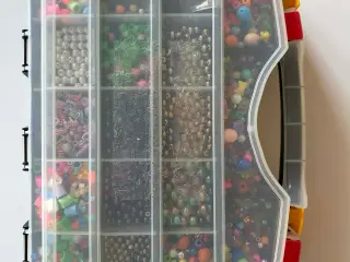 Dobbeltsidet kuffert med perler/ smykkesten