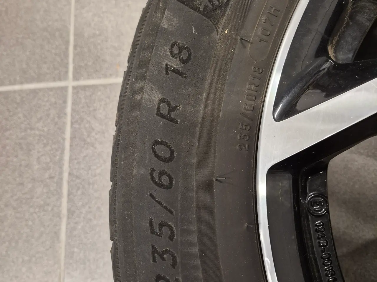 Billede 2 - Vinterdæk på fælge 235/60 R 18