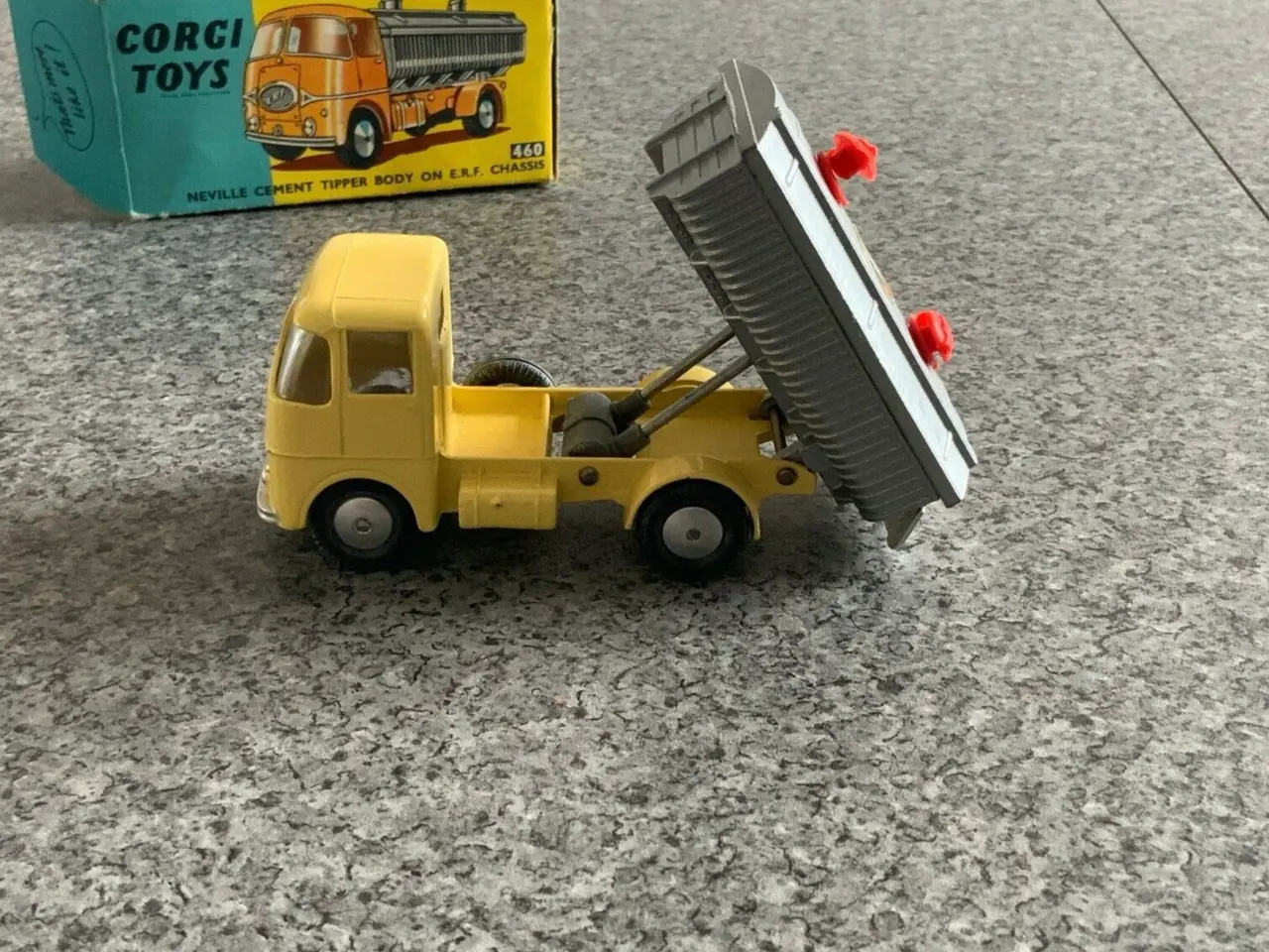 Billede 5 - Corgi Toys 460 Neville Cement Tipper Body E.R.F.