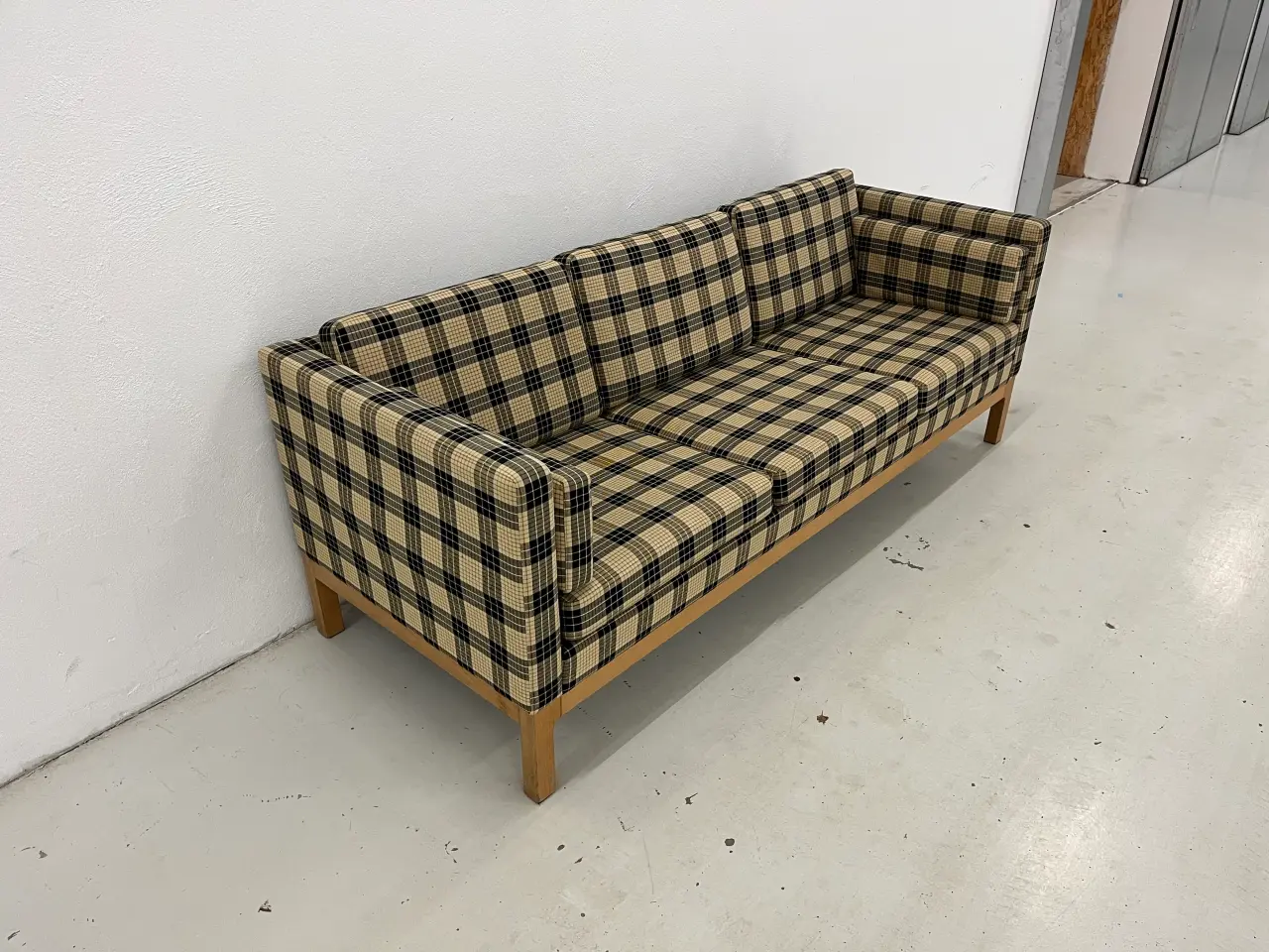 Billede 6 - Børge Mogensen 3 Pers.Sofa i ternet stof, ben i Eg