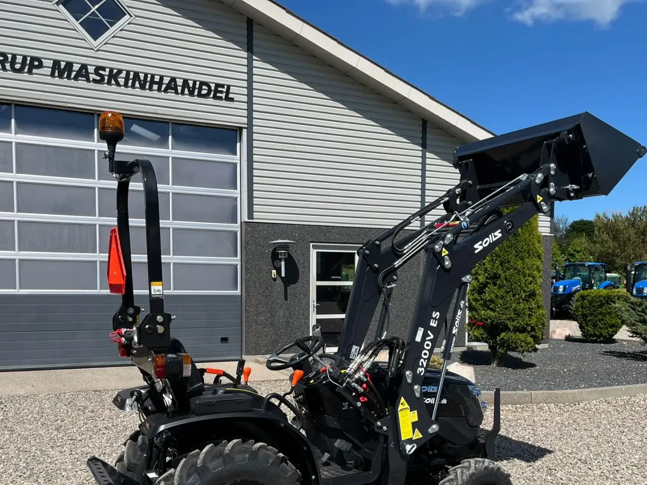 Billede 15 - Solis S26 6+2 gearmaskine Limited Edition i sort med brede hjul og Fuldhydraulisk frontlæsser