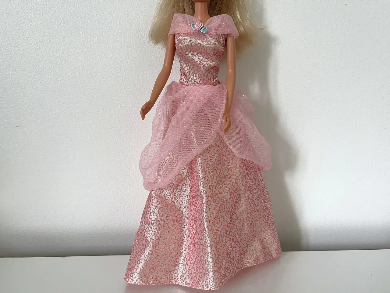 Billede 5 - Barbie dukke i lyserød kjole