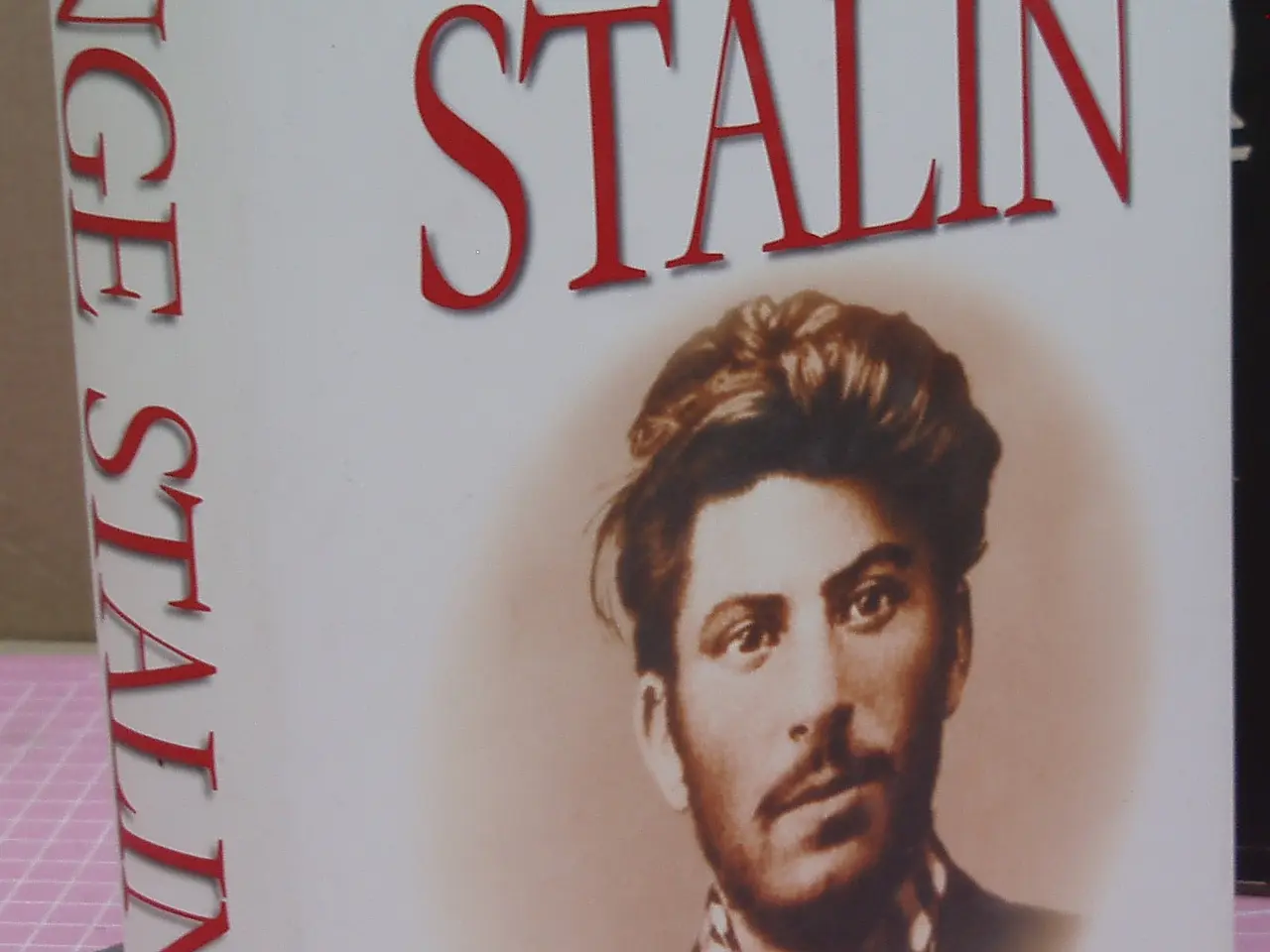 Billede 1 - Unge Stalin af Simon Sebag Montefiore