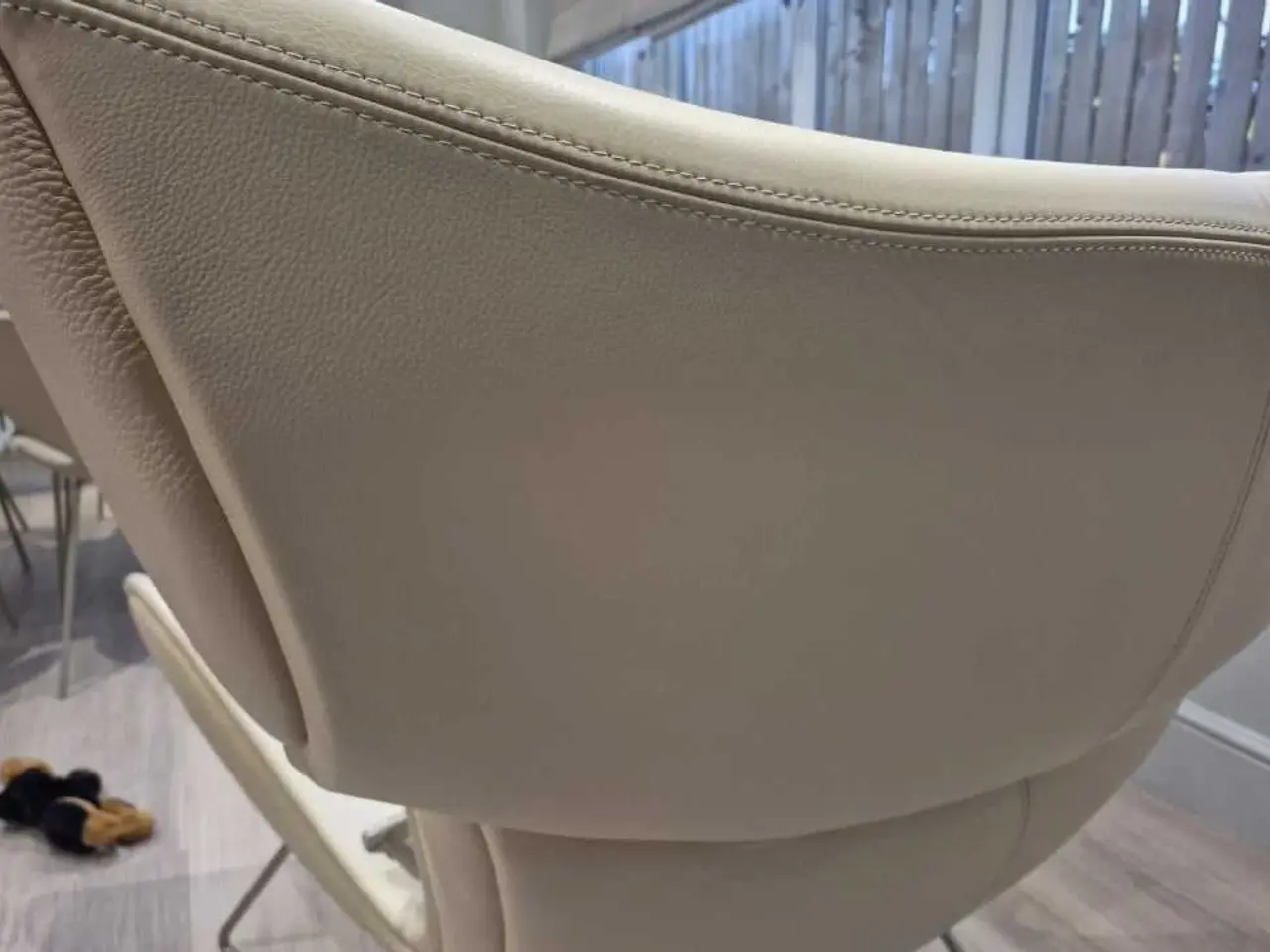 Billede 8 - Eksklusive Imola stole fra BoConcept hvid læder