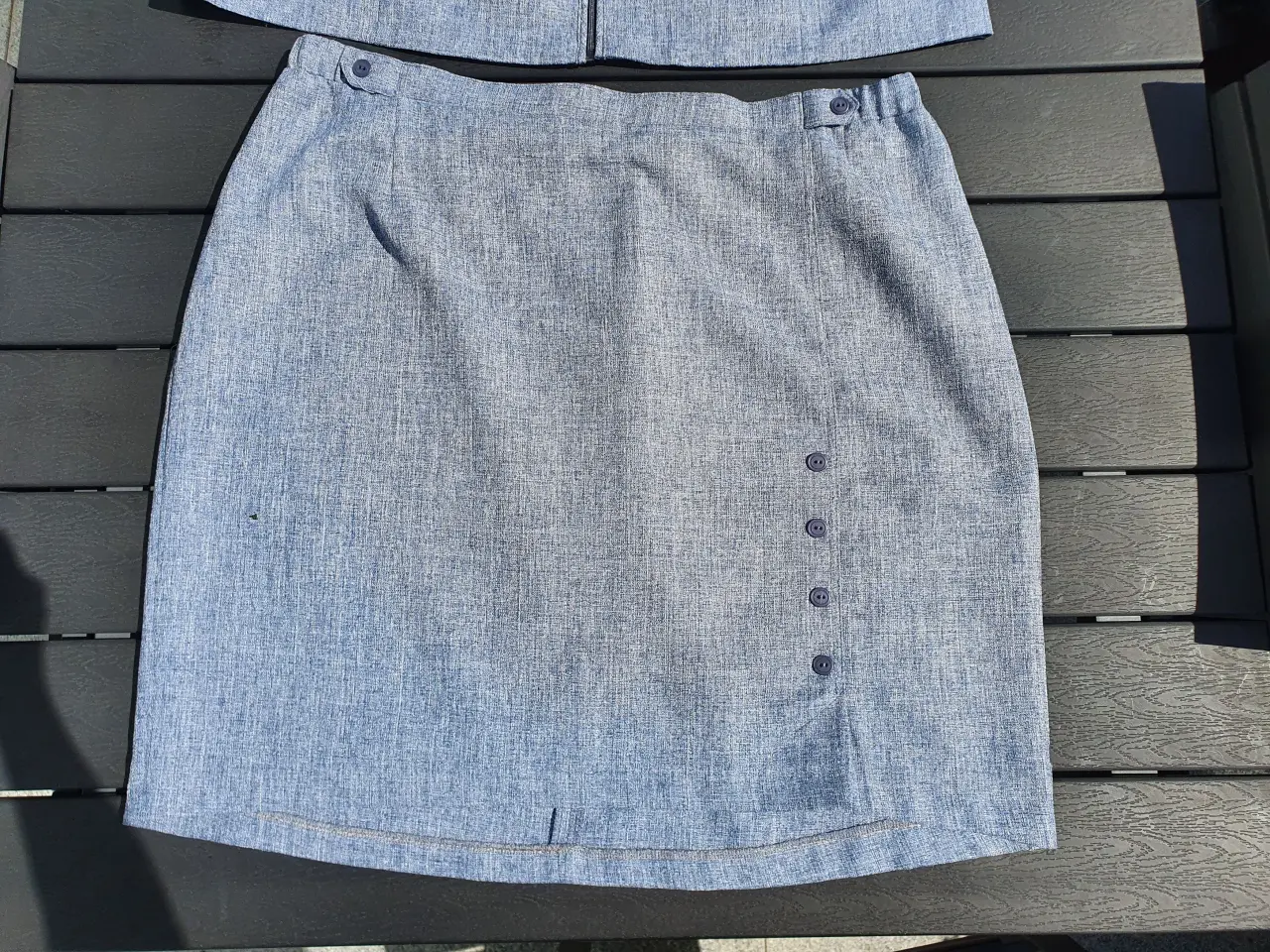 Billede 3 - Jakke og nederdel til store piger