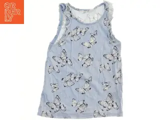 Sommerbluse med sommerfugleprint fra H&M (str. 122)