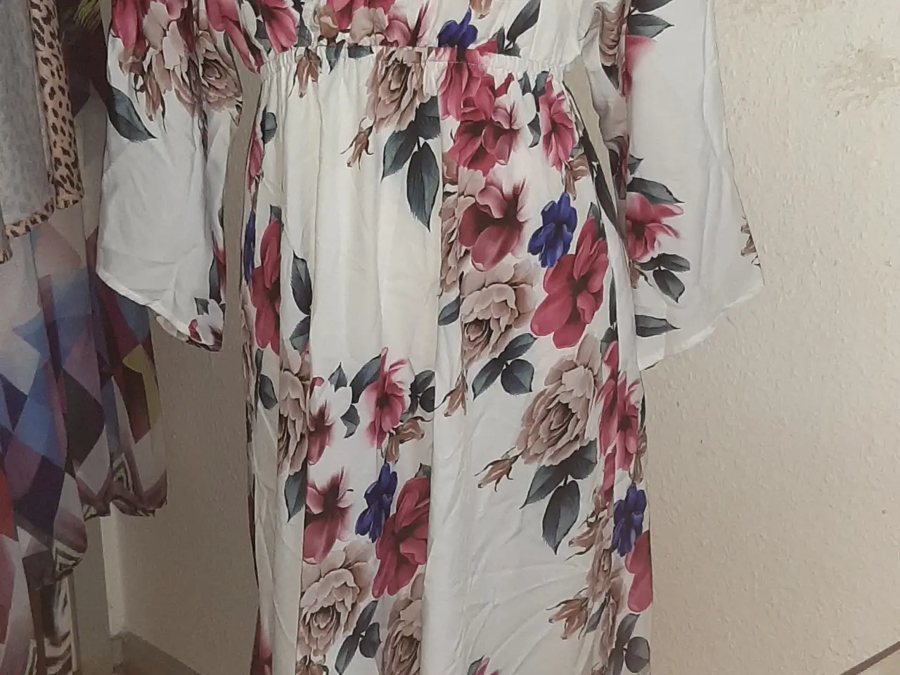 Billede 1 - Maxi kjole fra VONDA, med blomster print. Str:M/L.