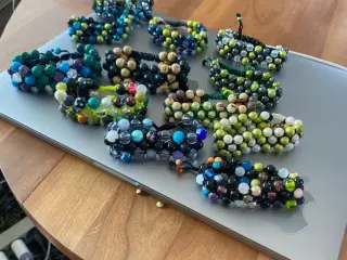 Nye knyttede armbånd