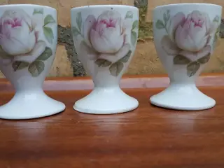 3 æggebægre med roser
