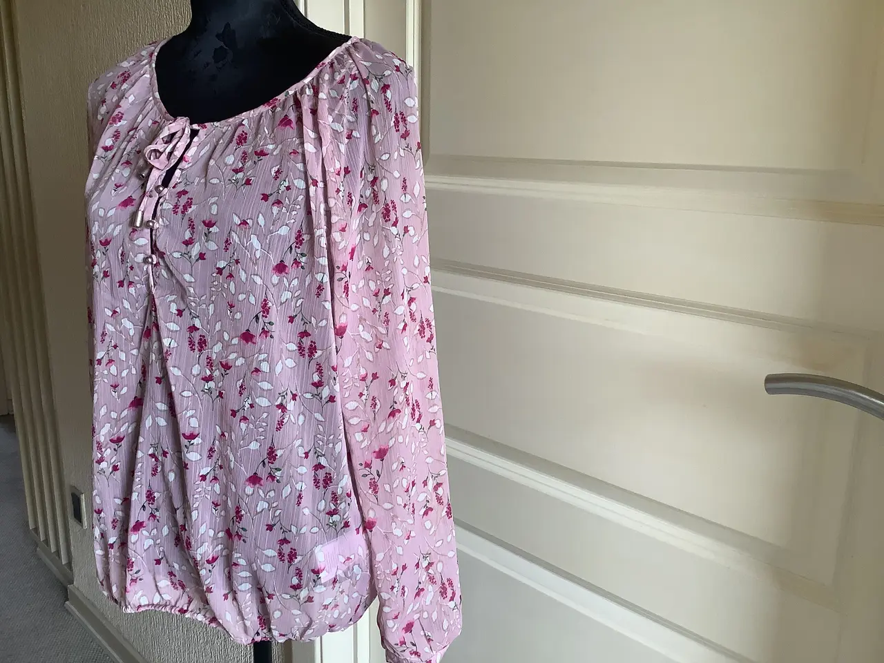 Billede 4 - Helt ny flot Va Vite bluse str. 38
