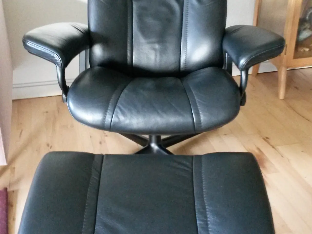 Billede 2 - stressless wing med skammel. har 2 sæt