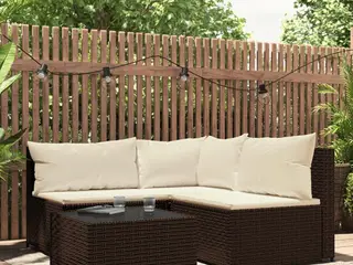 Loungesæt til haven - 4 dele i brun polyrattan med cremehvide hynder