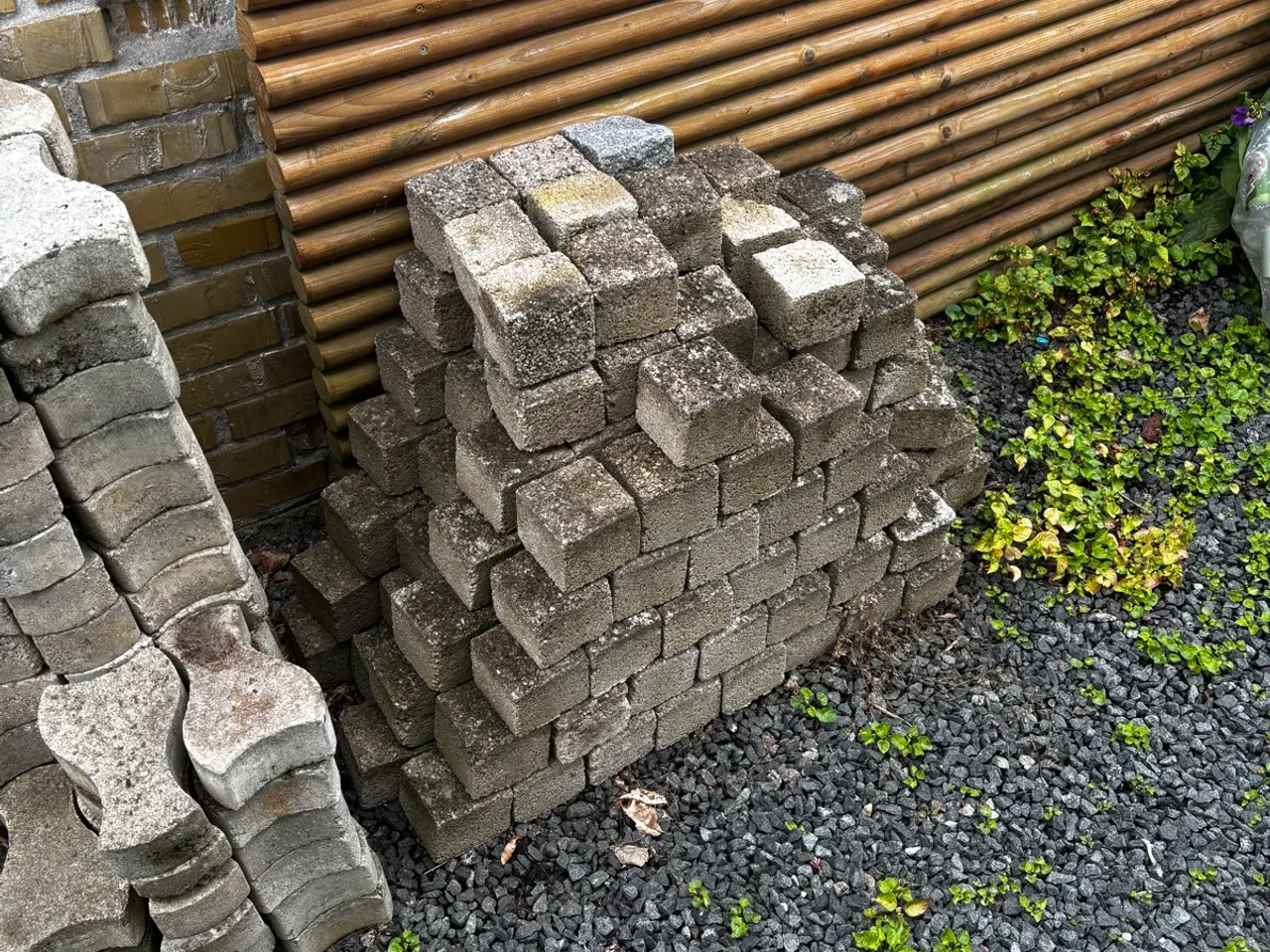 Billede 1 - Ca. 150 Chaussésten / brosten (gratis)