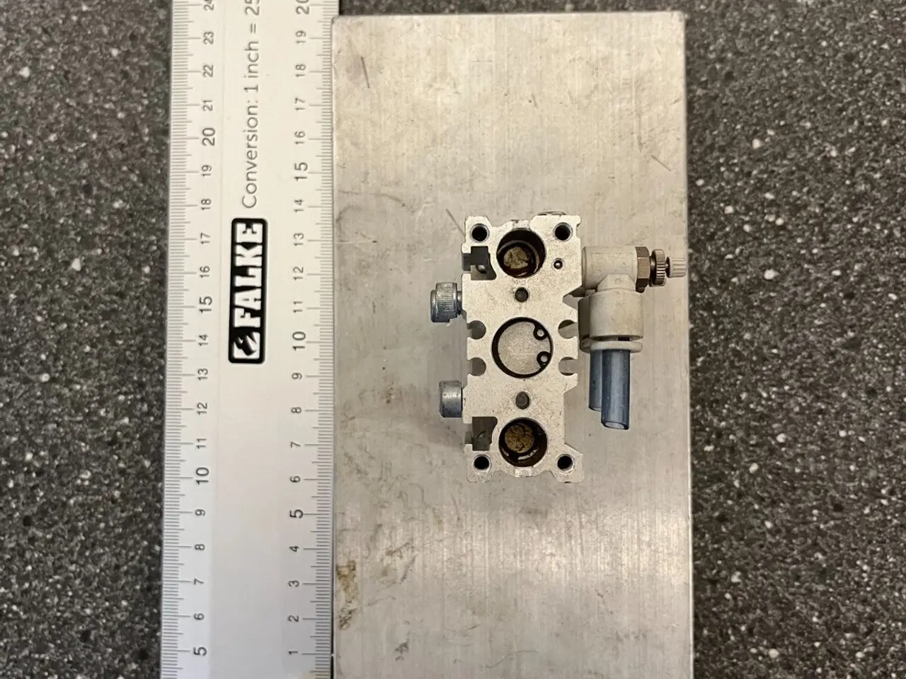 Billede 10 - Pneumatic Gripper/Clamp med Mounting Base - brugt