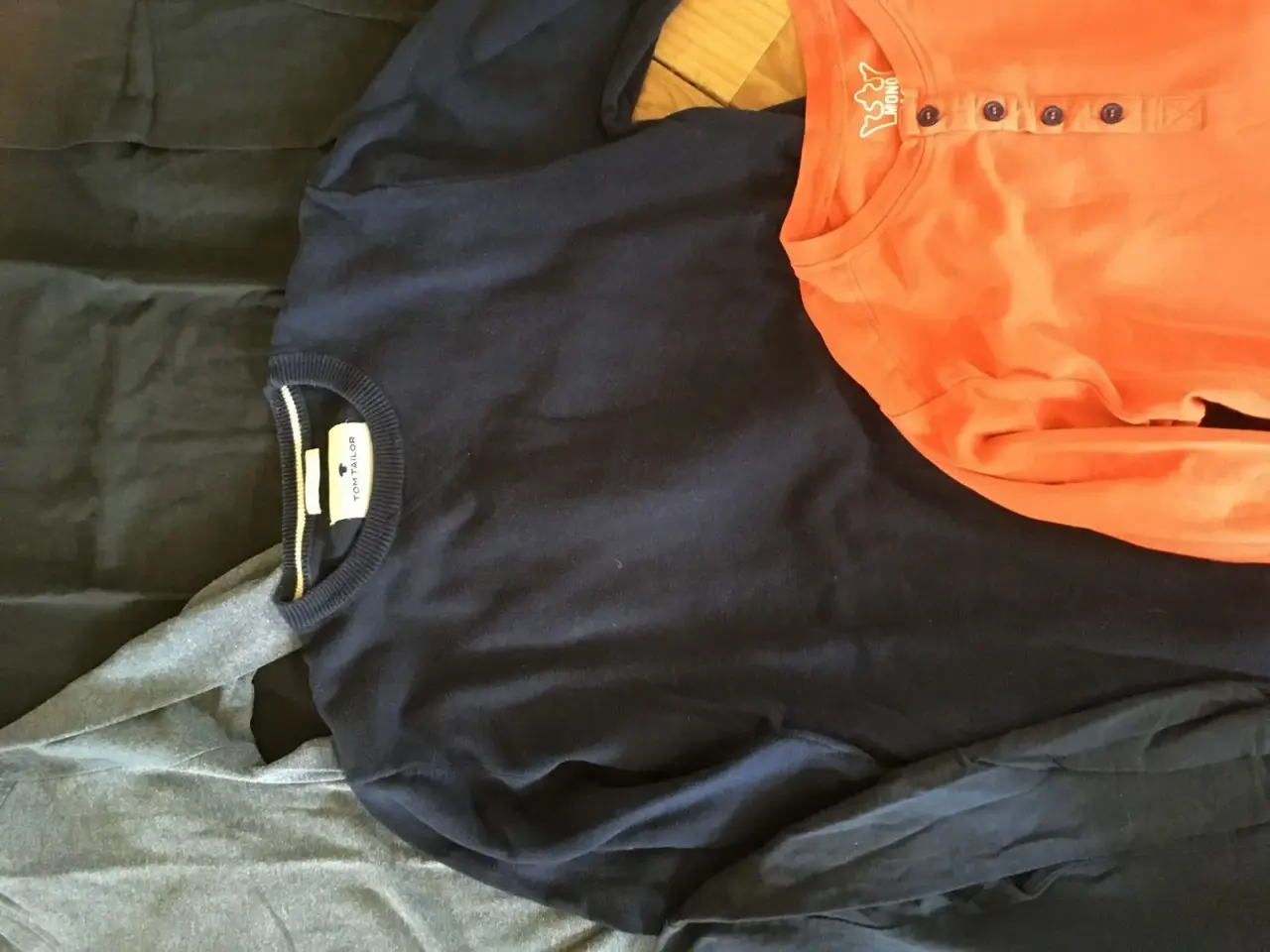 Billede 3 - 5 langærmede + 2 T shirts