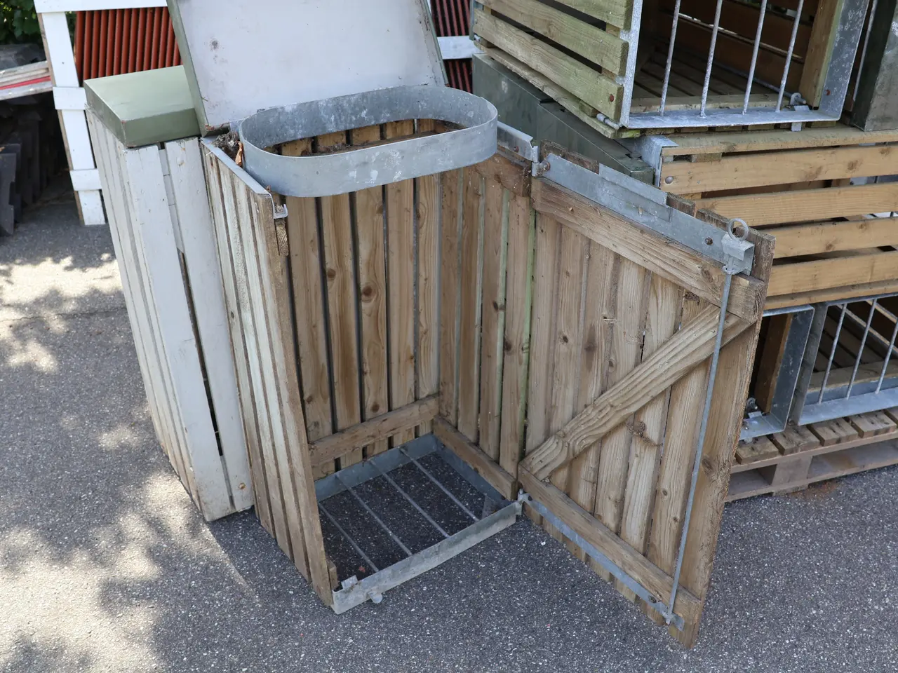 Billede 4 - 10 Stk Skraldespandsstativer.