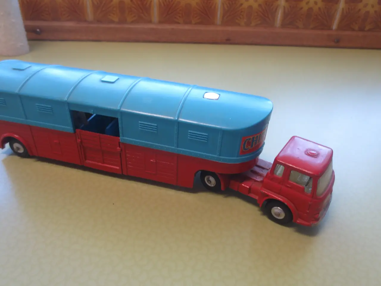 Billede 2 - 1 stk Modellastbil Bedford Hestetransport