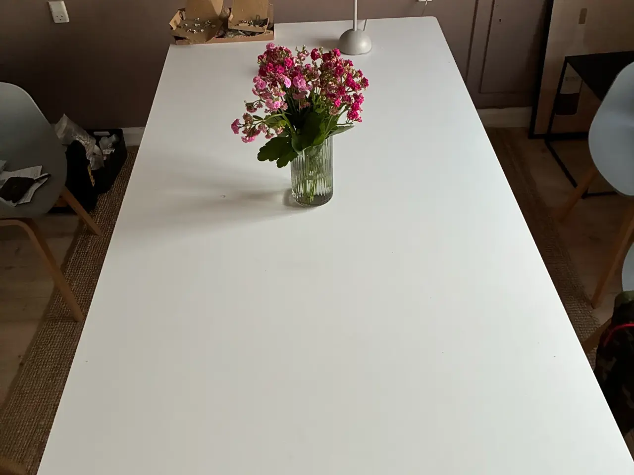 Billede 2 - Hvid laminat spisebords og massiv egetræ ben