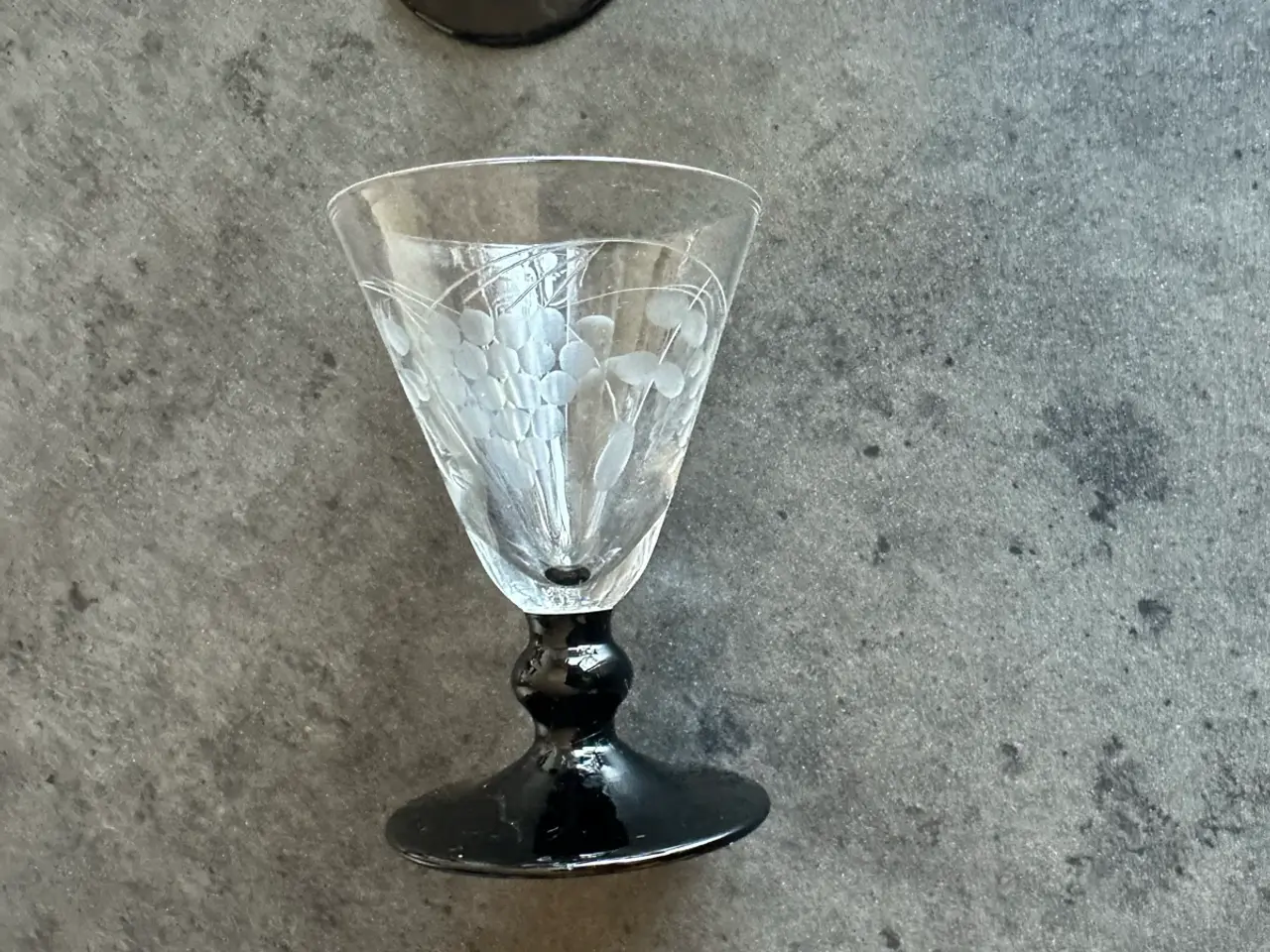 Billede 9 - Flotte sortfodsglas fra Holmegaard
