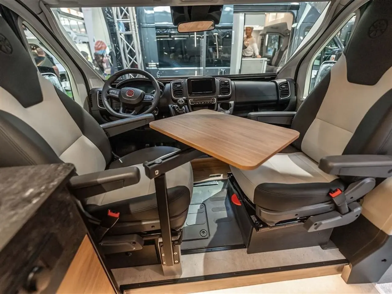 Billede 2 - 2026 - FURGOK X-LOUNGE 600+   LUKSUS VAN MED LOUNGE