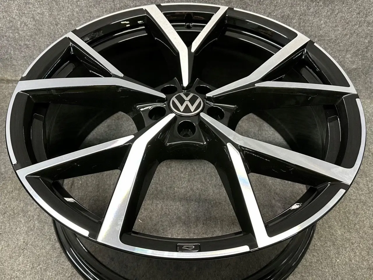 Billede 1 - ALUFÆLGE VW TOUAREG III R-Line Estoril 22''