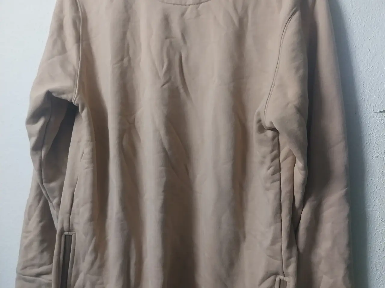 Billede 4 - Beige joggingtrøje str. L