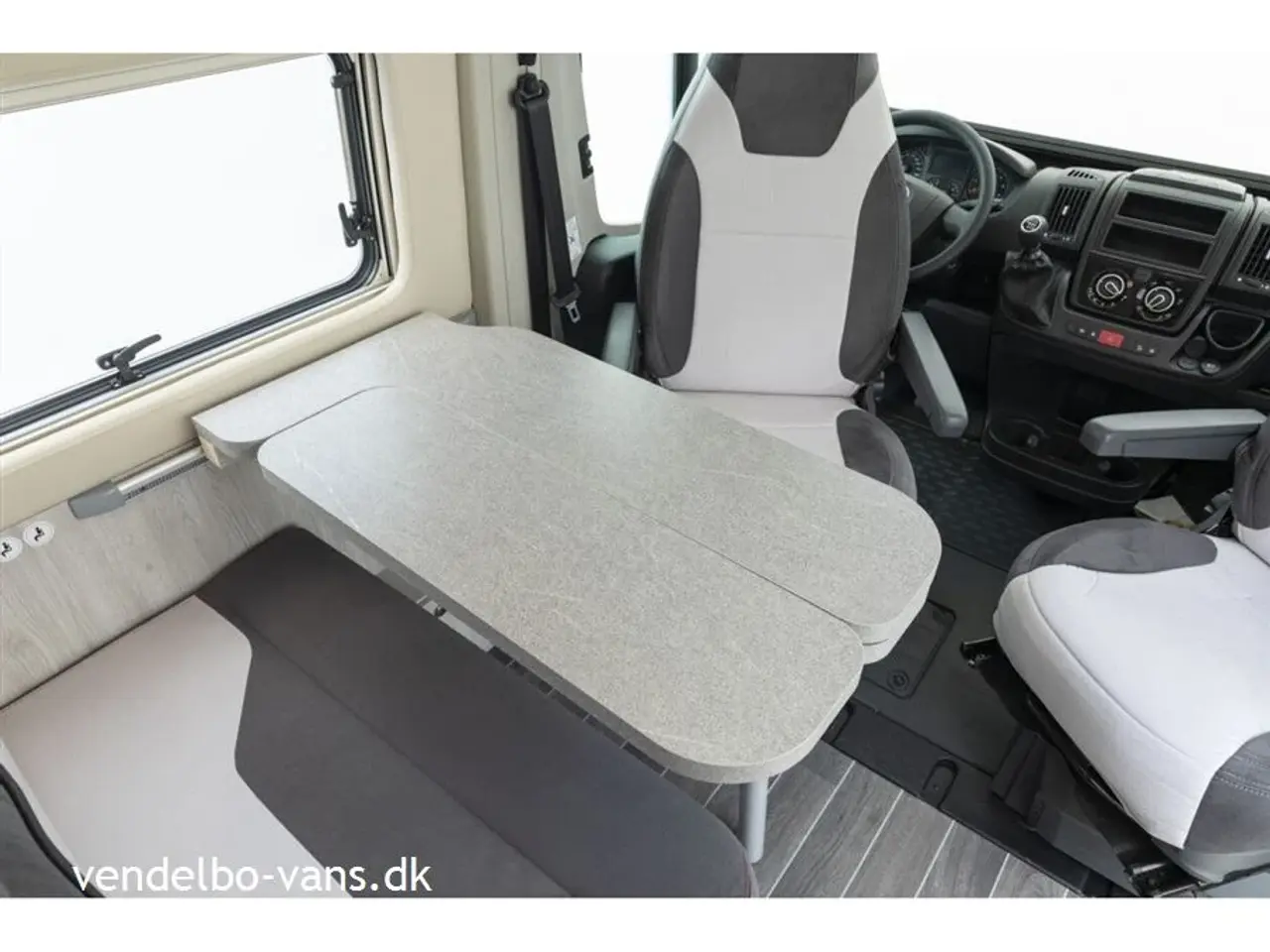 Billede 15 - 2026 - Rollerteam Livingstone DUO Sport   CamperVan med enkeltsenge som kan omforandres til dobb.seng