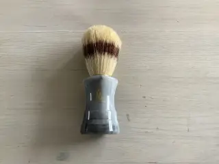 Muhle barberkost med gråt håndtag
