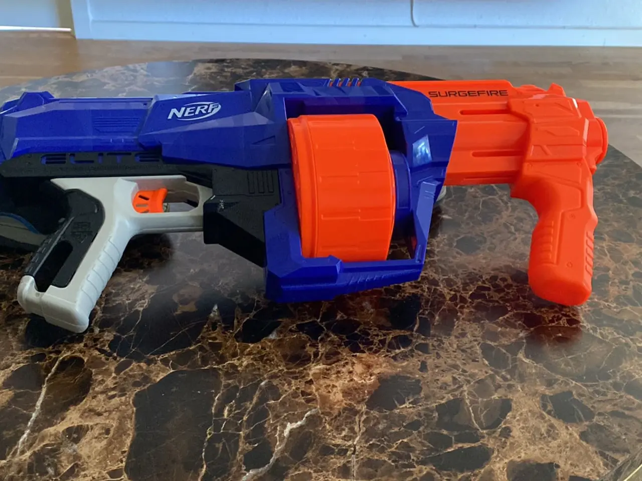 Billede 1 - Stor Nerfguns med pile og en lille følger med