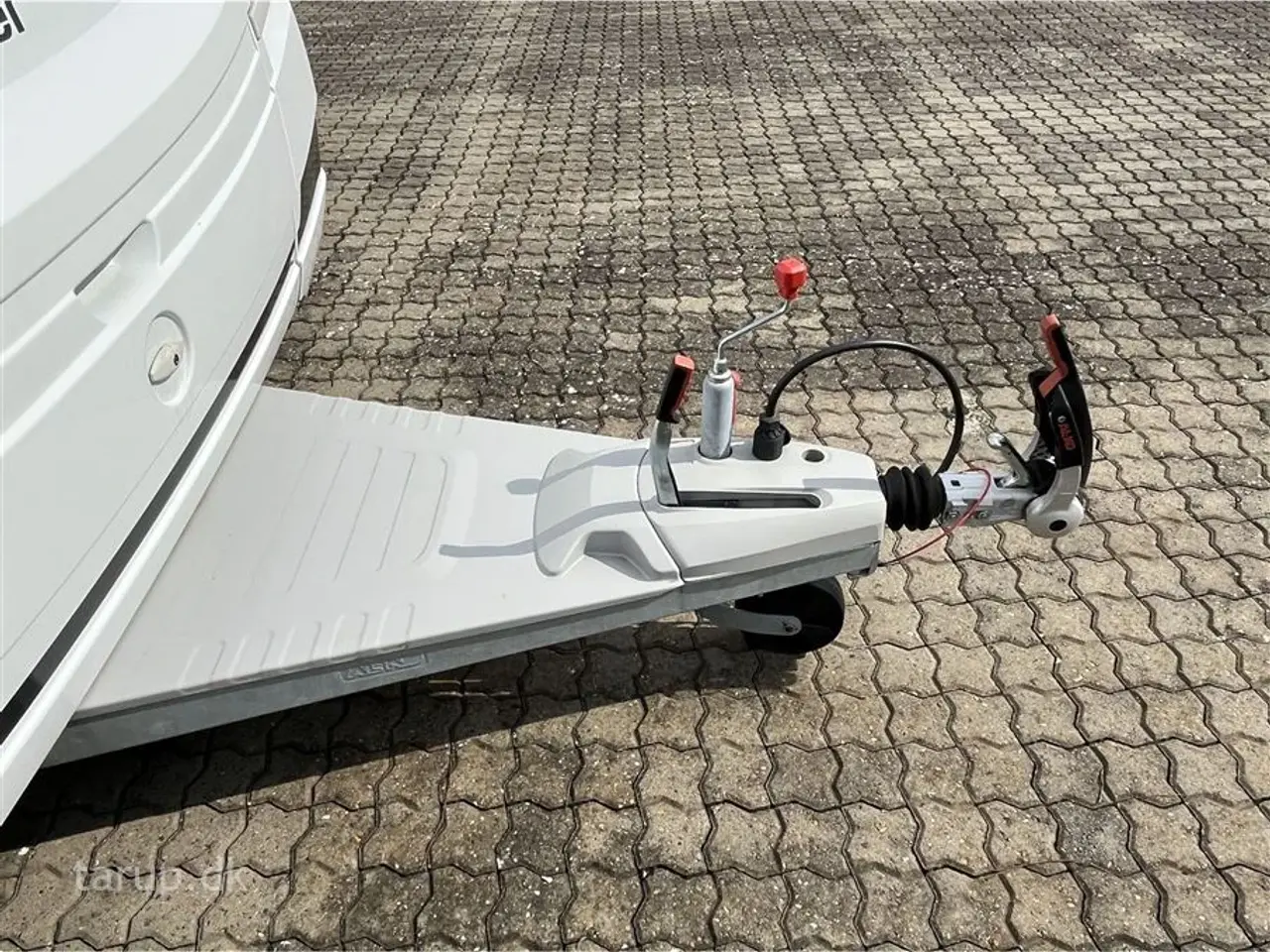 Billede 5 - 2023 - Dethleffs Camper 560 FMK    Kan opvejes til totalvægt 2000 kg. Dobbeltsengs- og køjevogn, rundsidde-gruppe, Truma varme, 3-trins el-gulv-varme, stort kølesk.